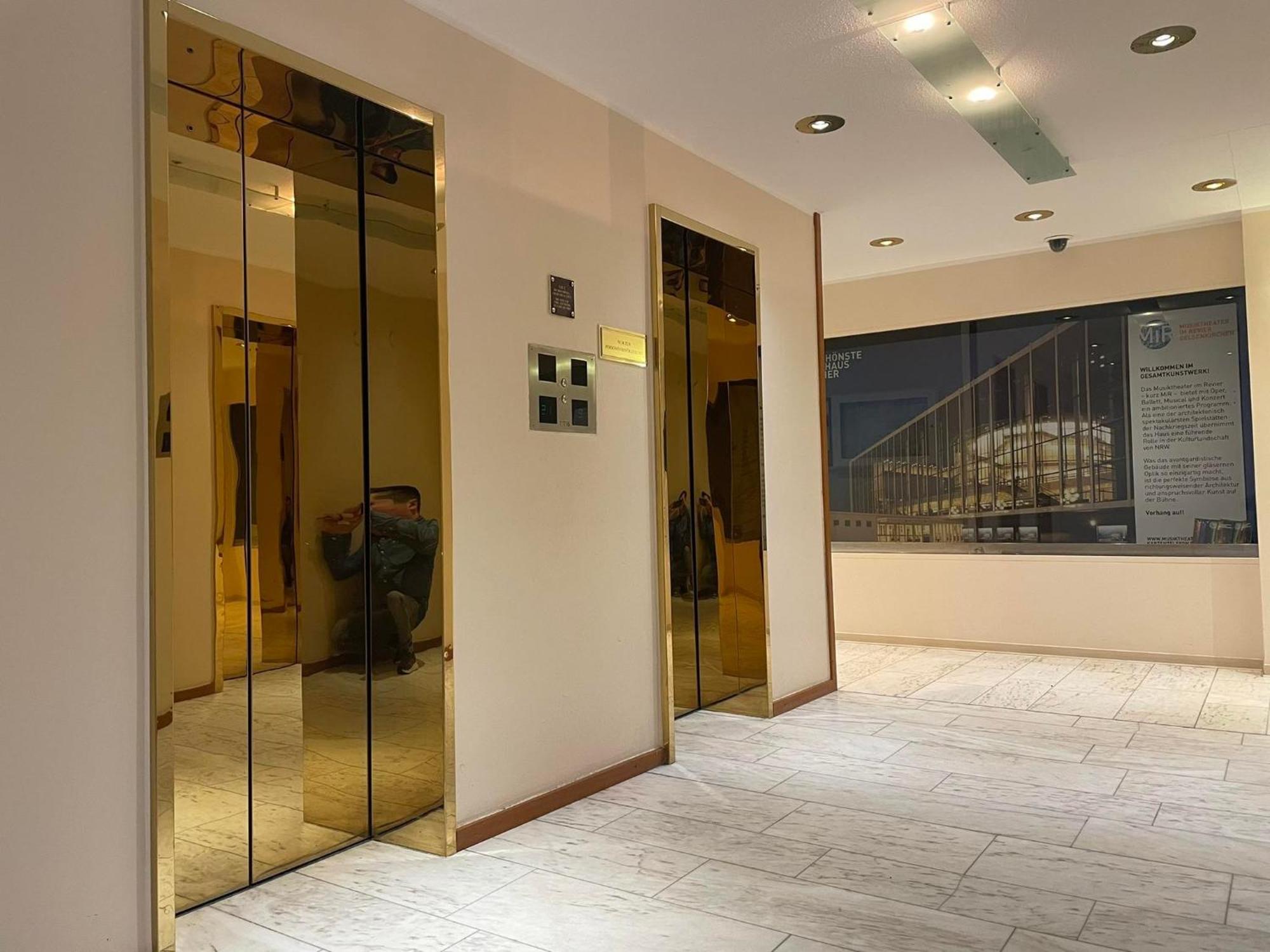 ゲルゼンキルヒェンThemenpartment Himmel Und Mehr Penthouseアパートメント エクステリア 写真